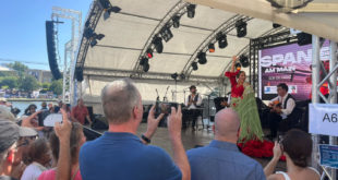 Imagen de la edición de Museumsuferfest de agosto de 2024 durante una actuación de flamenco ofrecida por el Patronato de Turismo de Cádiz