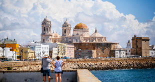 Imagen de la ciudad de Cádiz vista desde el Campo de Sur